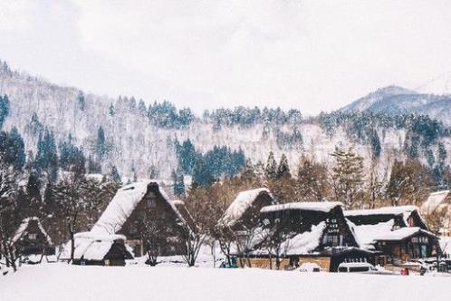 形容雪的词语两个字(描写雪的句子唯美)