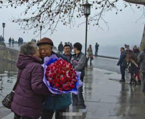 新婚祝福语八字押韵（发小兄弟结婚发说说祝福语）