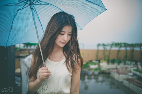 小雨点在花伞上写成拟人句[20句] (小雨点拟人句大全)