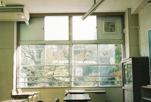 学校门口安全标语[48条]：事事安全牢记人心…